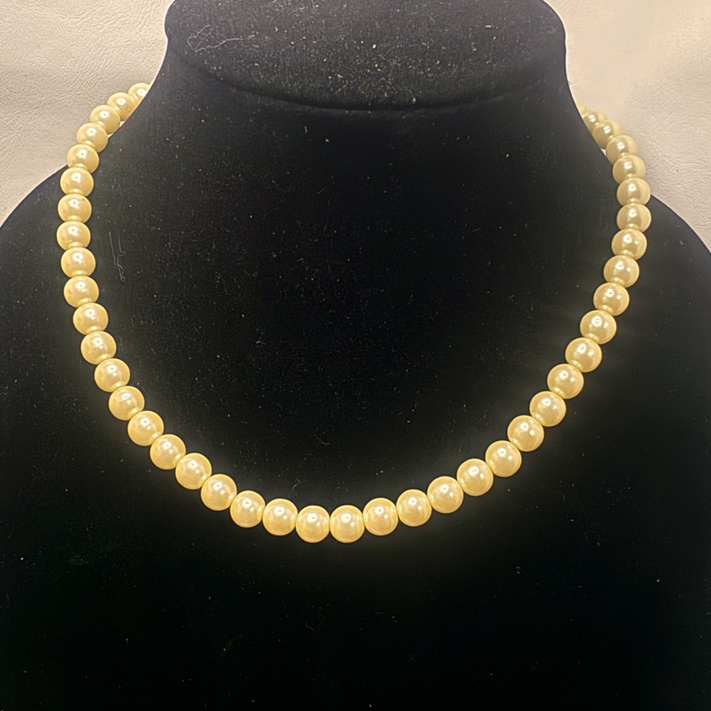 8. 1928 Glass Pearl Necklace